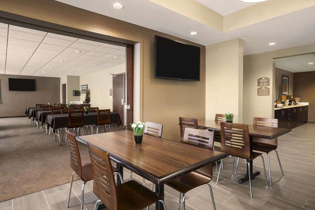 Microtel Inn And Suites By Wyndham Weyburn Зручності фото