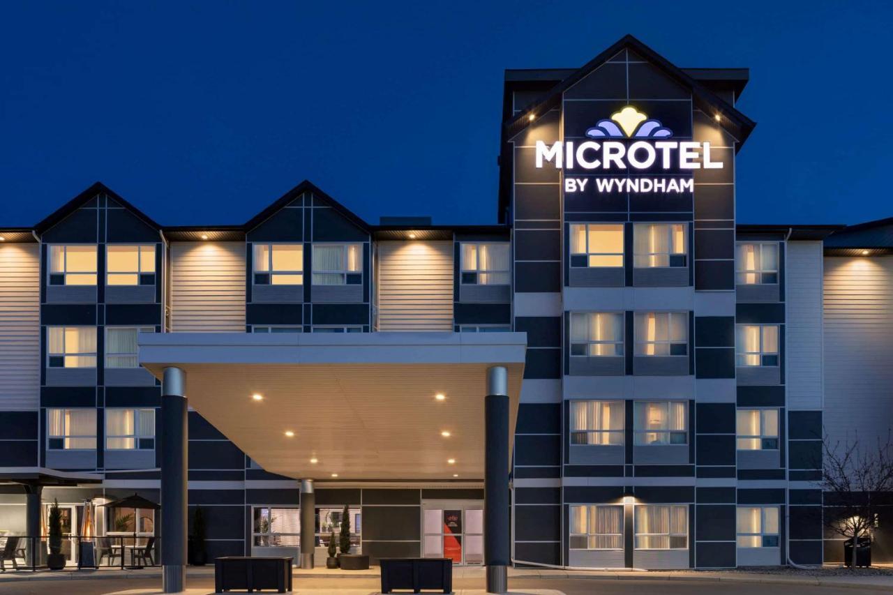 Microtel Inn And Suites By Wyndham Weyburn Екстер'єр фото