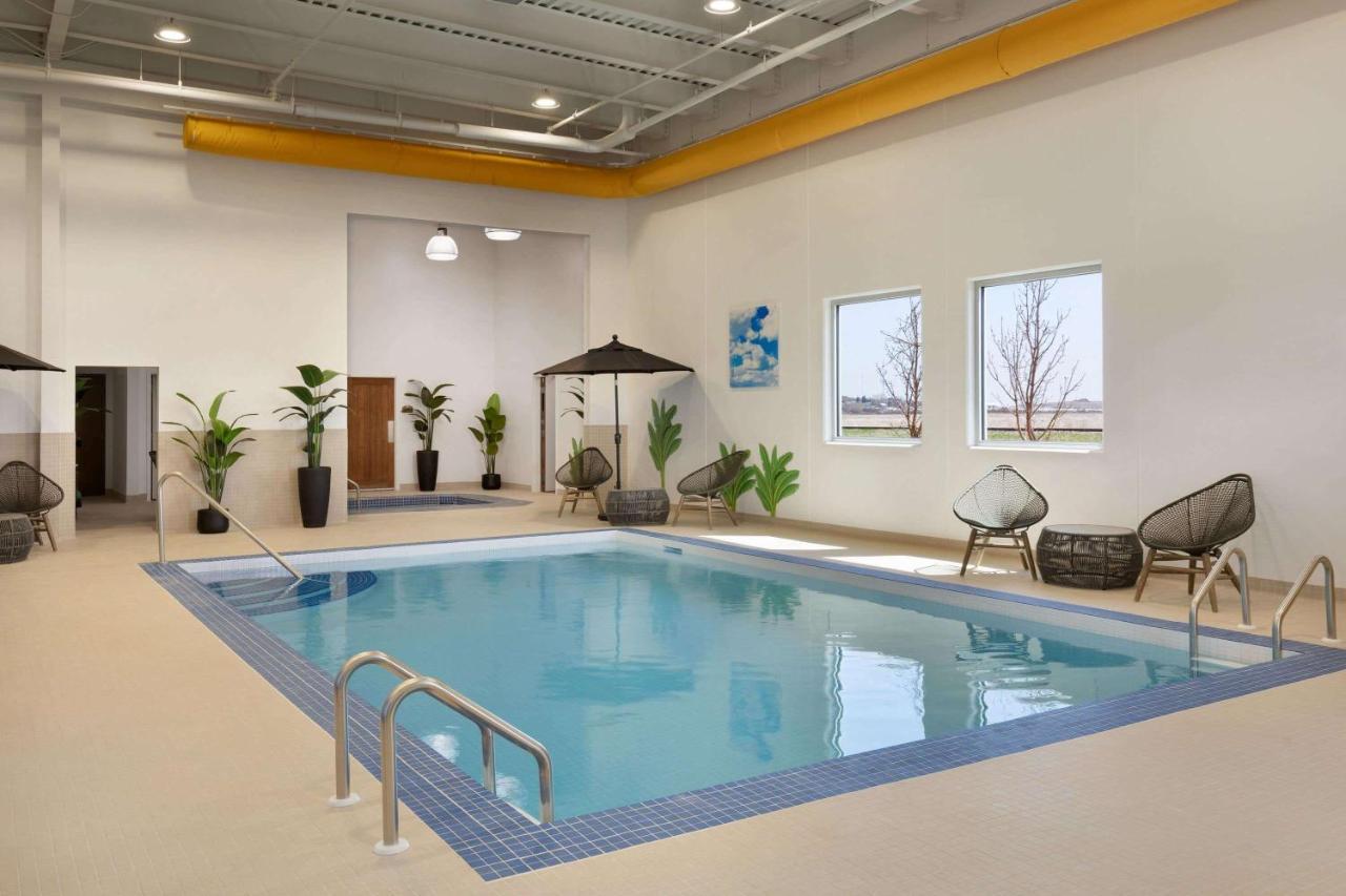 Microtel Inn And Suites By Wyndham Weyburn Екстер'єр фото