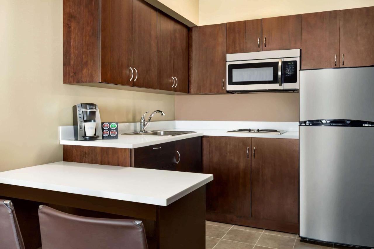 Microtel Inn And Suites By Wyndham Weyburn Екстер'єр фото