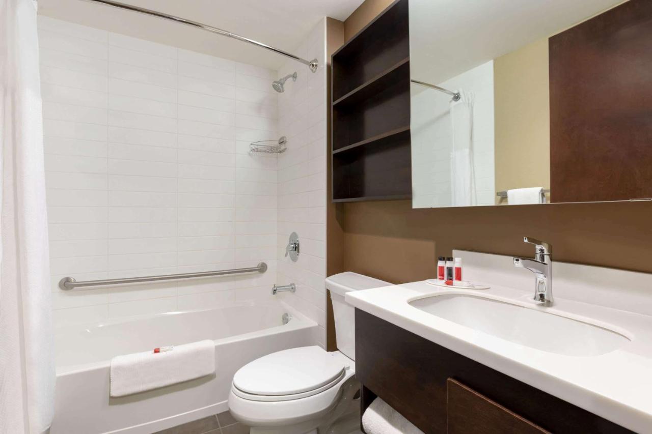 Microtel Inn And Suites By Wyndham Weyburn Екстер'єр фото