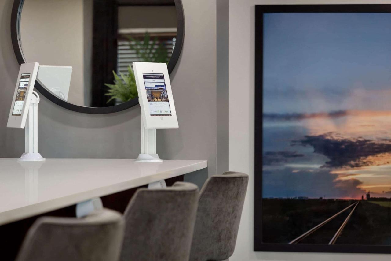 Microtel Inn And Suites By Wyndham Weyburn Екстер'єр фото