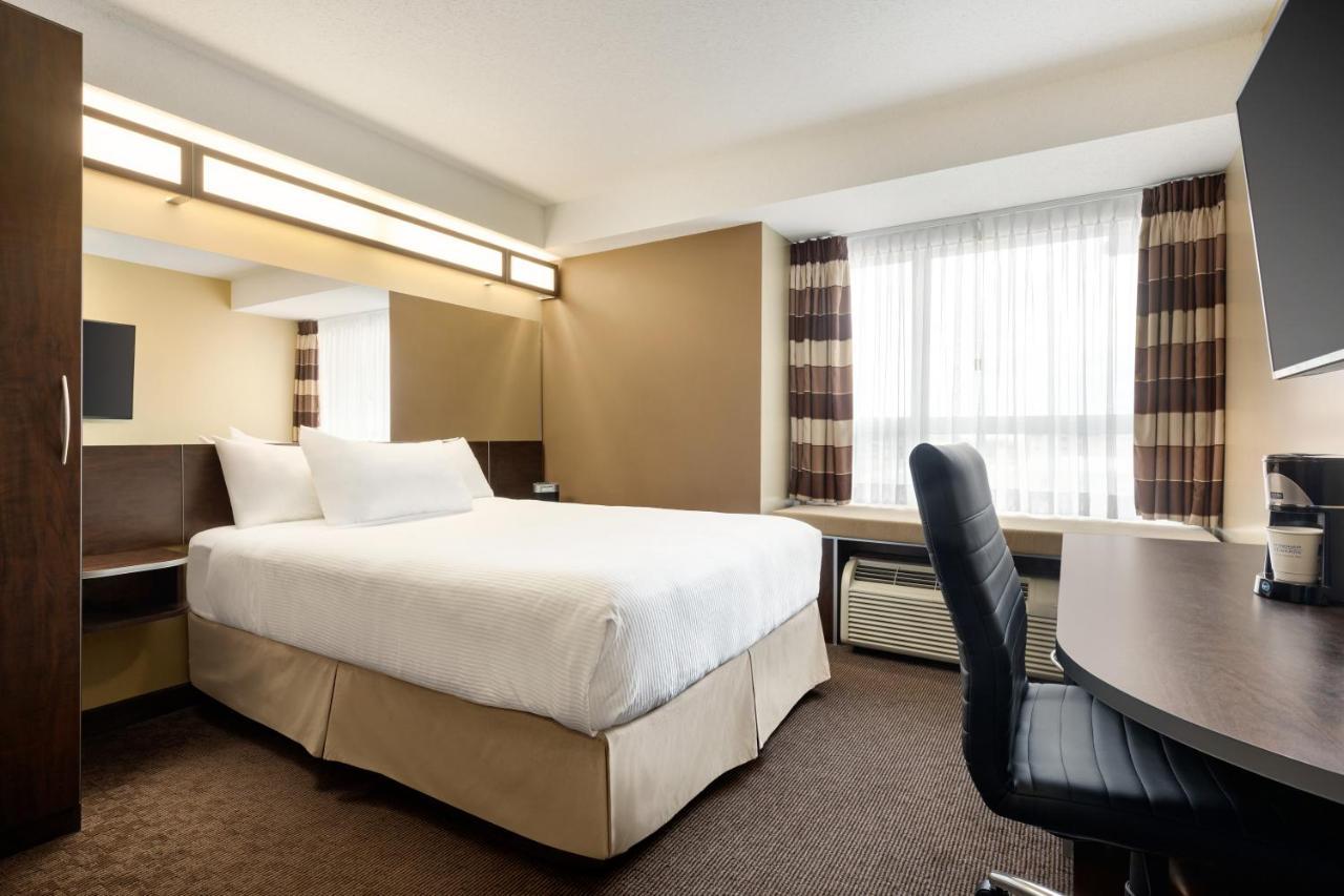 Microtel Inn And Suites By Wyndham Weyburn Екстер'єр фото